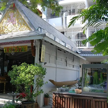 Cafe Ice Residences